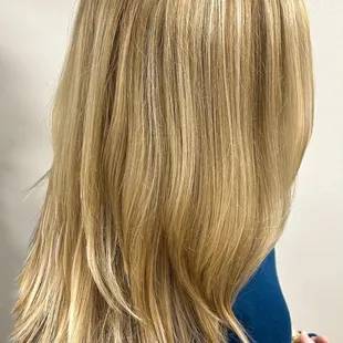 Dyed blonde hair color weave