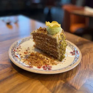 Carrot cake with pistachio