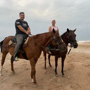 Horses are Gator and Luna.