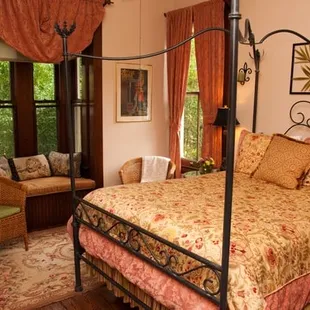 Smuggler's cove has a private Hot tub