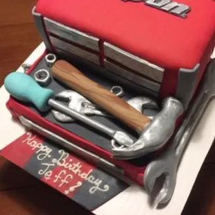 Snap on man cake for guy&apos;s birthday