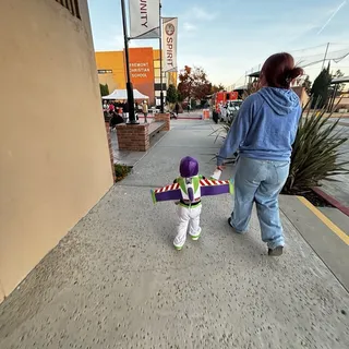 H R.