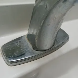 Sink faucet wasn't cleaned
