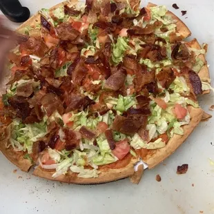 BLT pizza