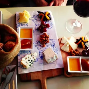 Wine, cheese and bread heaven :)