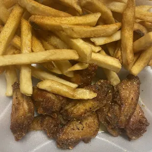 Be sure to sprinkle your fries with some seasoning before leaving. So good!