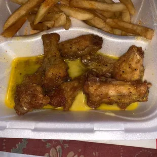 Lemon pepper wing combo 50/50 taste it is what it is  mostly convenient