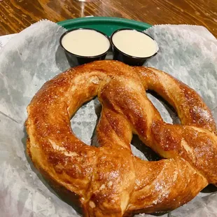 Pretzel and cheese sauce