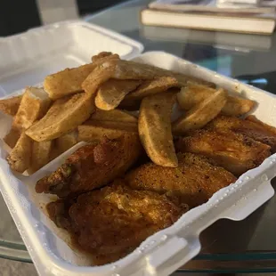 chicken wings, fried chicken, chicken, bbq chicken, fried chicken wings, poultry, food, bbq wings, chicken wings and fried chicken