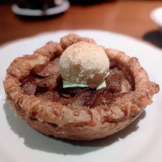 WARM APPLE PIE