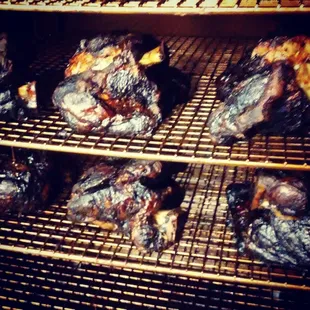 If you haven't tasted fresh out of the smoker pulled pork shoulder, you should check this place out!!