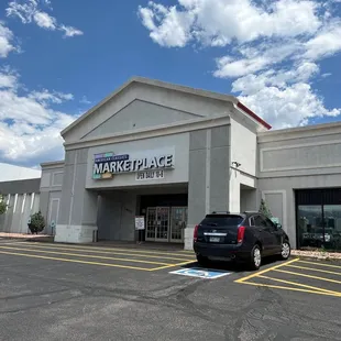 Ginormous doesn't even describe this place!!