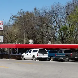 cars parked in front of a diner