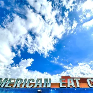 the sign for the restaurant