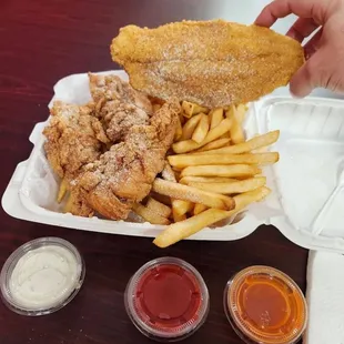 food, chicken wings and fried chicken