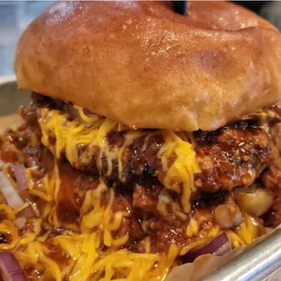 CHILI BURGER oooey gooeyness.
