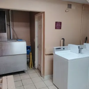 Ice machine located in guest laundry facilities in the first building. $1.75 to wash and dry.