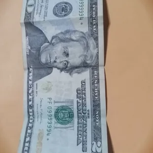 Hola quisiera saber el valor adicional que tiene este billete