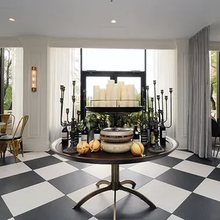 Now this is what we call an authentic brasserie table! Located near American Slang's entrance.