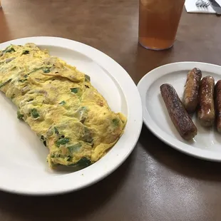 huge omelettes spelled omelet on the menu.