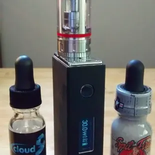 Sigelei Mini 30W Mod with Kanger Subtank Mini and two 15 ML Juices. Vape SWEET Vape!