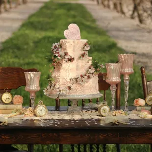 The sweetest of tables, with decor that transcends time