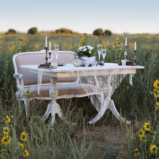 This sweetheart table is what dreams are made of