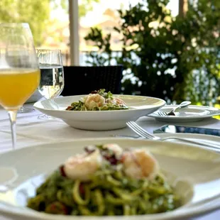 Pesto pasta with shrimp