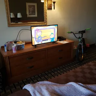 TV on a note stand.. this rom is a 2 bed..nice n cozy