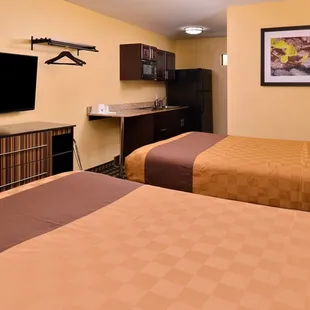 Two Queen Beds Kitchenette