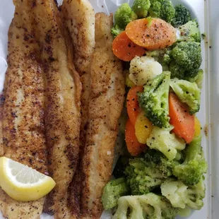 Always a Crowd Pleaser! Garlic Pepper Grilled Catfish and Mixed Veggies! Yummy in my Tummy!