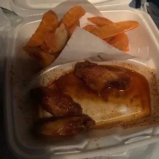Honey old bay. It was five I wings.. I ate two but they were so bad I had to post