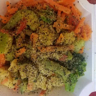 I ordered the Vegetable Medley.   Lemon pepper seasoning galore.  They didn't stir, shake or properly blend seasoning.