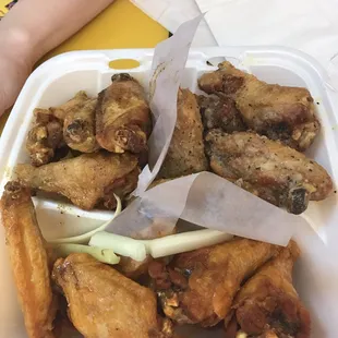 Wings: moon dust, buffalo, garlic parm