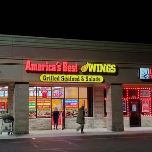 Lemon pepper wings yummy, and worth the drive