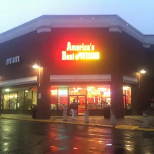 the outside of a restaurant