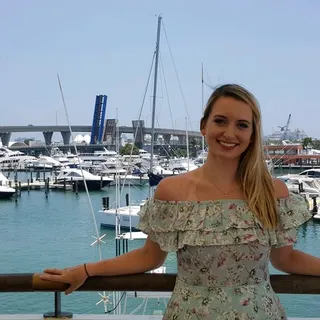 Laura R.