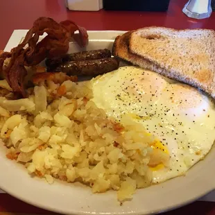a plate of breakfast food