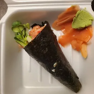 Spicy tuna handroll