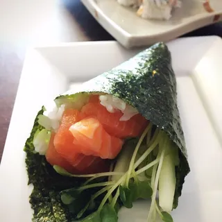 Salmon Hand Roll