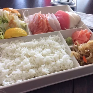 Mixed Sashimi Platter (14)