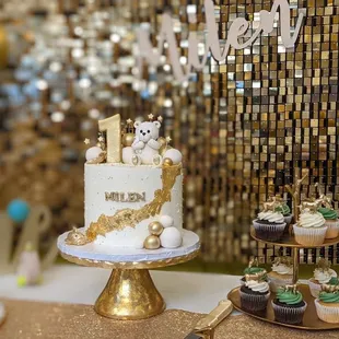 Eggless Birthday cake and cupcakes