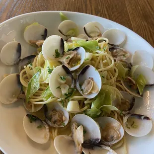 pasta dish, pasta, food