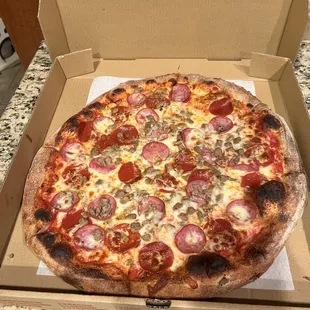 Amanti Della Carine Pizza