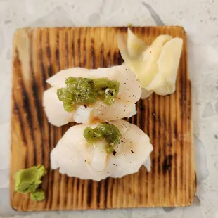 Hotate (scallop) nigiri, with real grated wasabi!