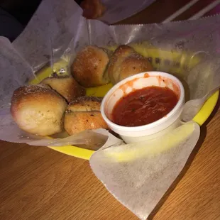 10/10 would recommend, not overpowering and the garlic is just right.