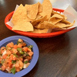Chips and pico de gallo