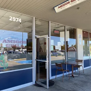 the outside of the restaurant