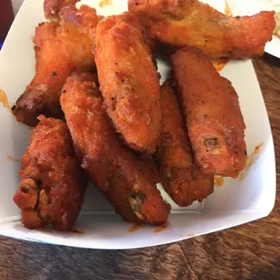 Buffalo wings are to die for! I always enjoy my pizza with wings and ranch  great job amigos! Excellent pizza as well!