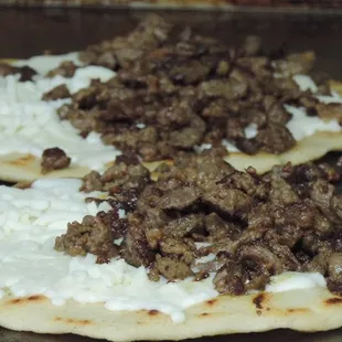 Quesadilla de asada tortilla a mano...casi lista...